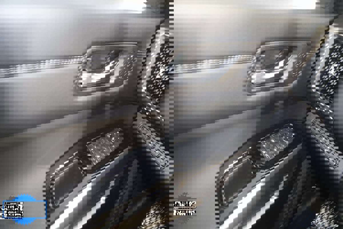 Used 2024 Nissan Pathfinder Platinum w/ Cargo Package image 33