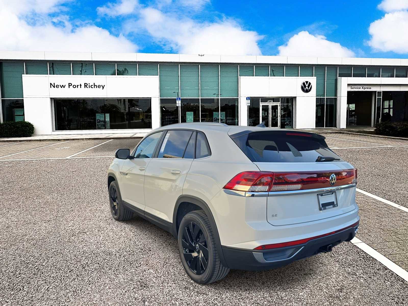 Used 2026 Volkswagen Atlas Cross Sport SE image 6