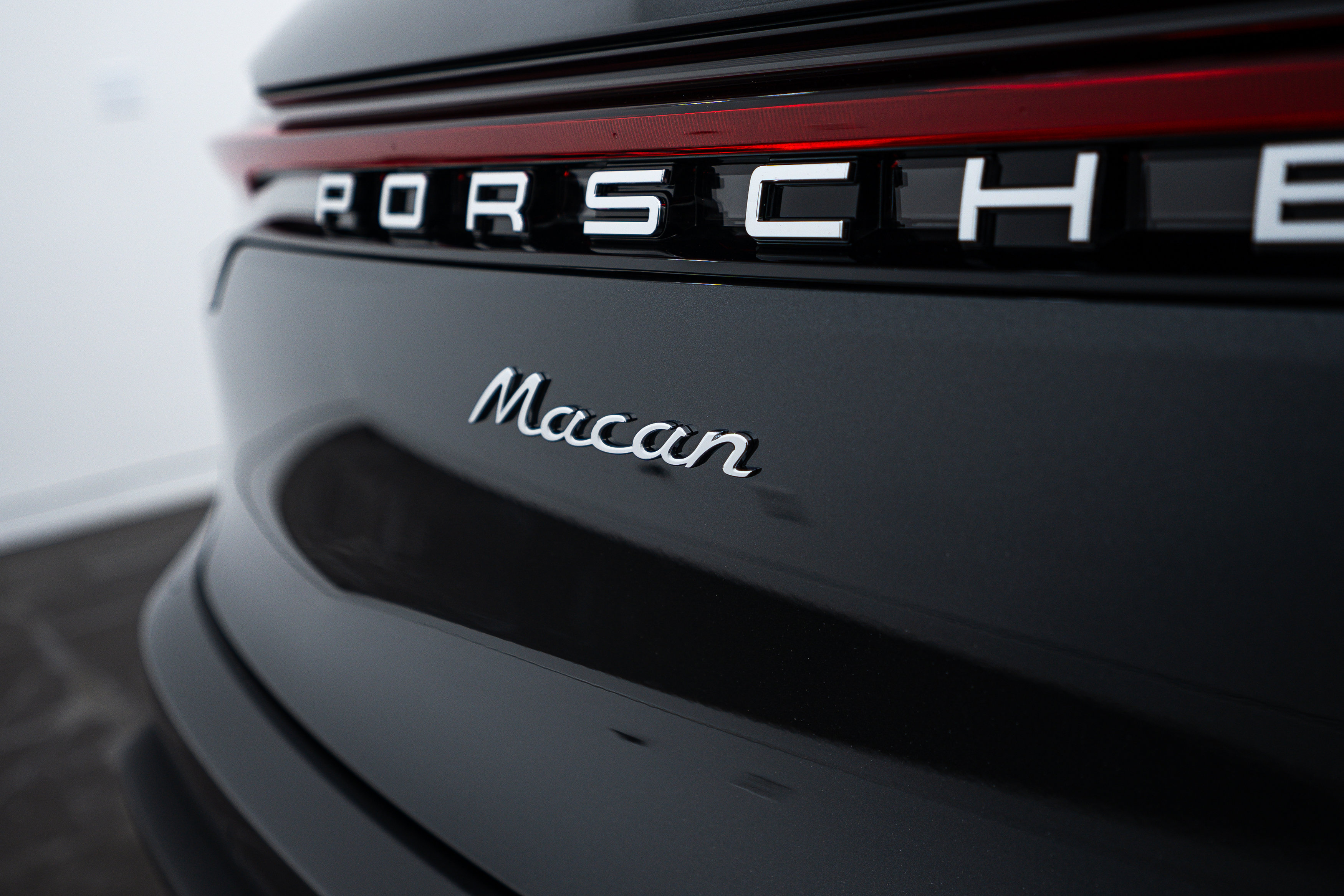 Certified 2025 Porsche Macan image 22