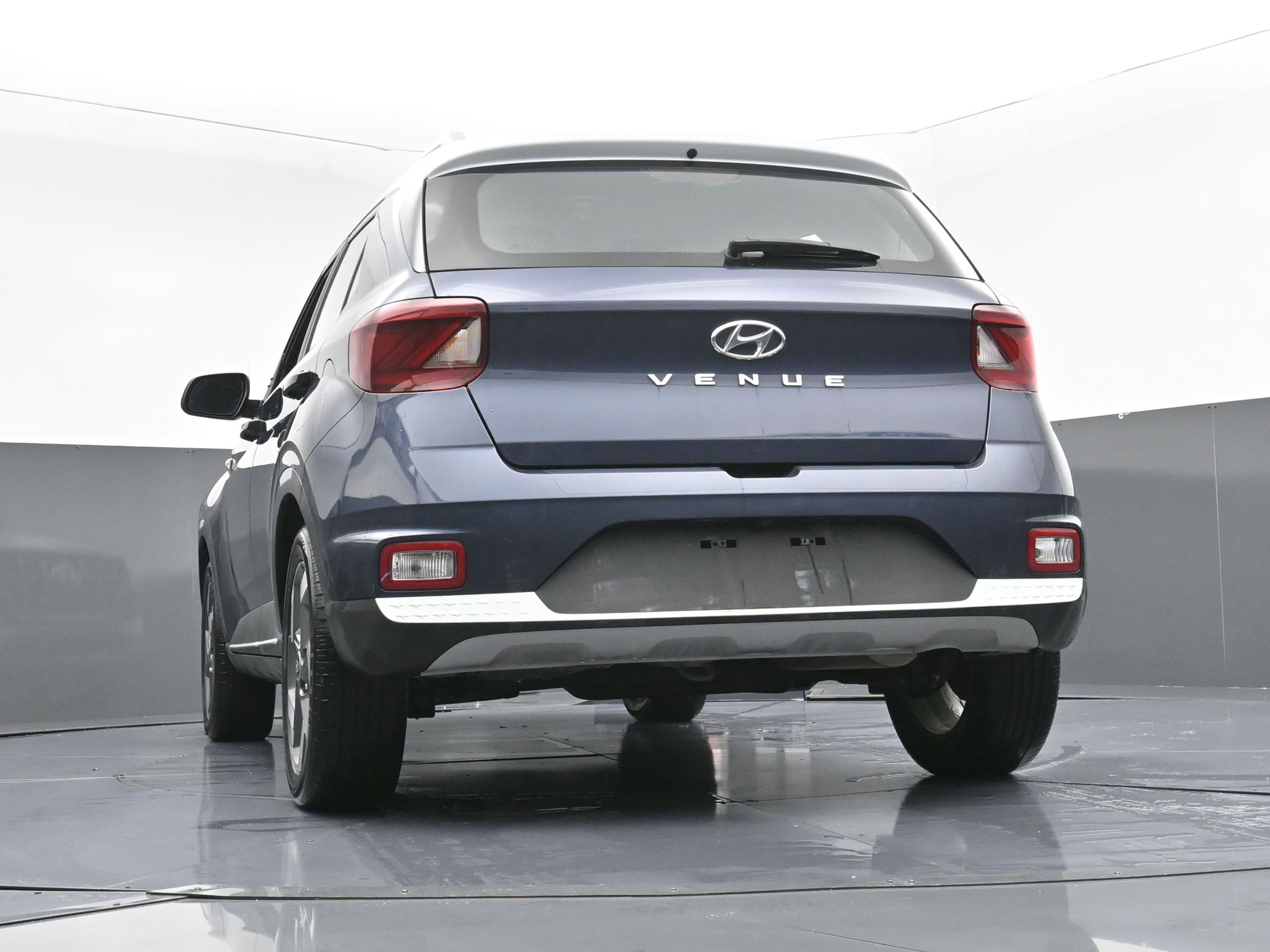 Used 2023 Hyundai Venue Limited w/ Cargo Package image 27