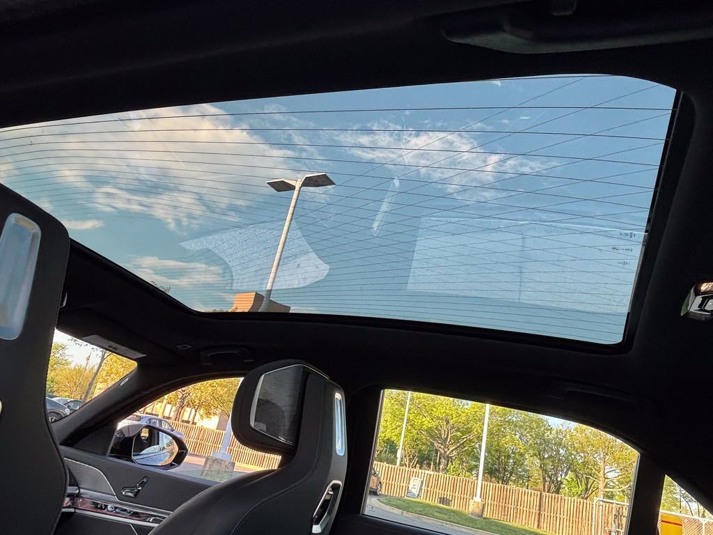 Certified 2023 BMW 760i xDrive image 15