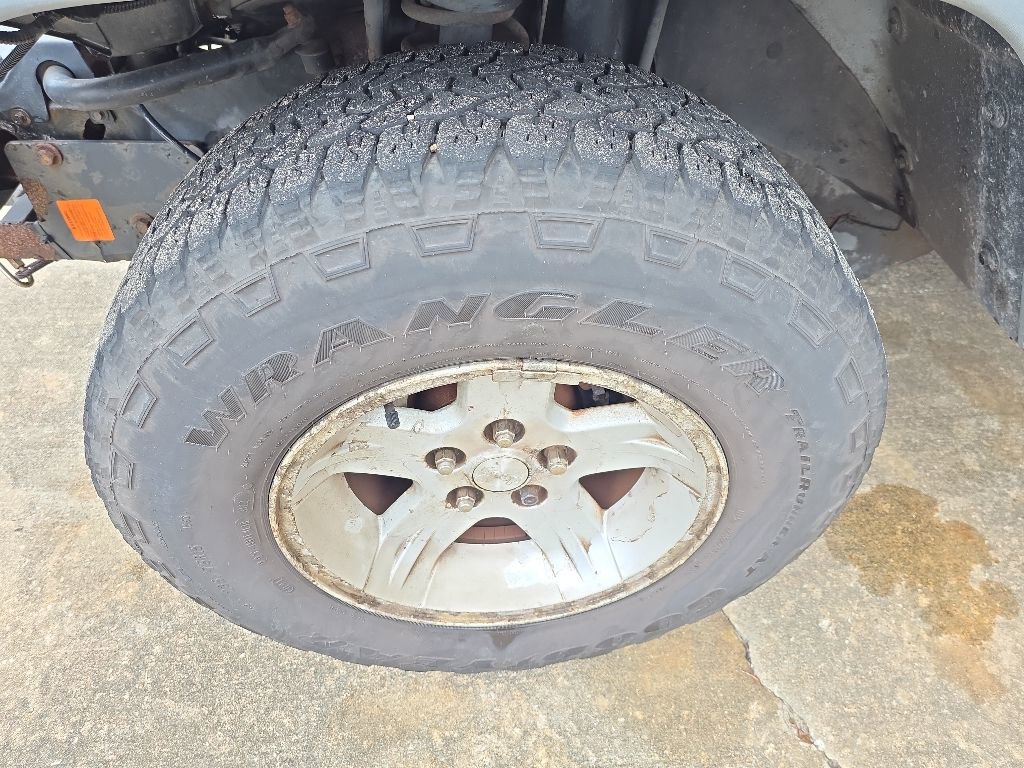 Used 2004 Jeep Wrangler 4WD w/ Dual Top Group image 2