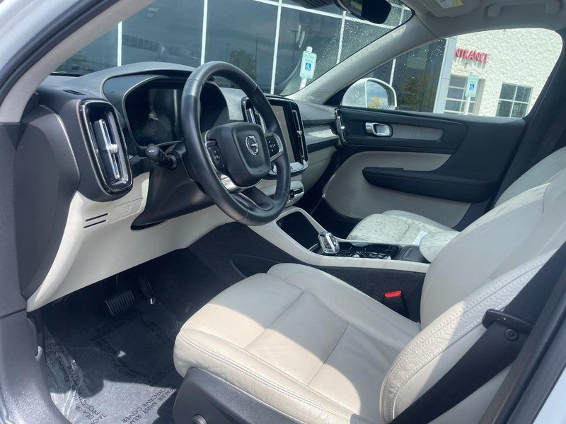 Used 2023 Volvo XC40 B5 Plus AWD/4WD image 21