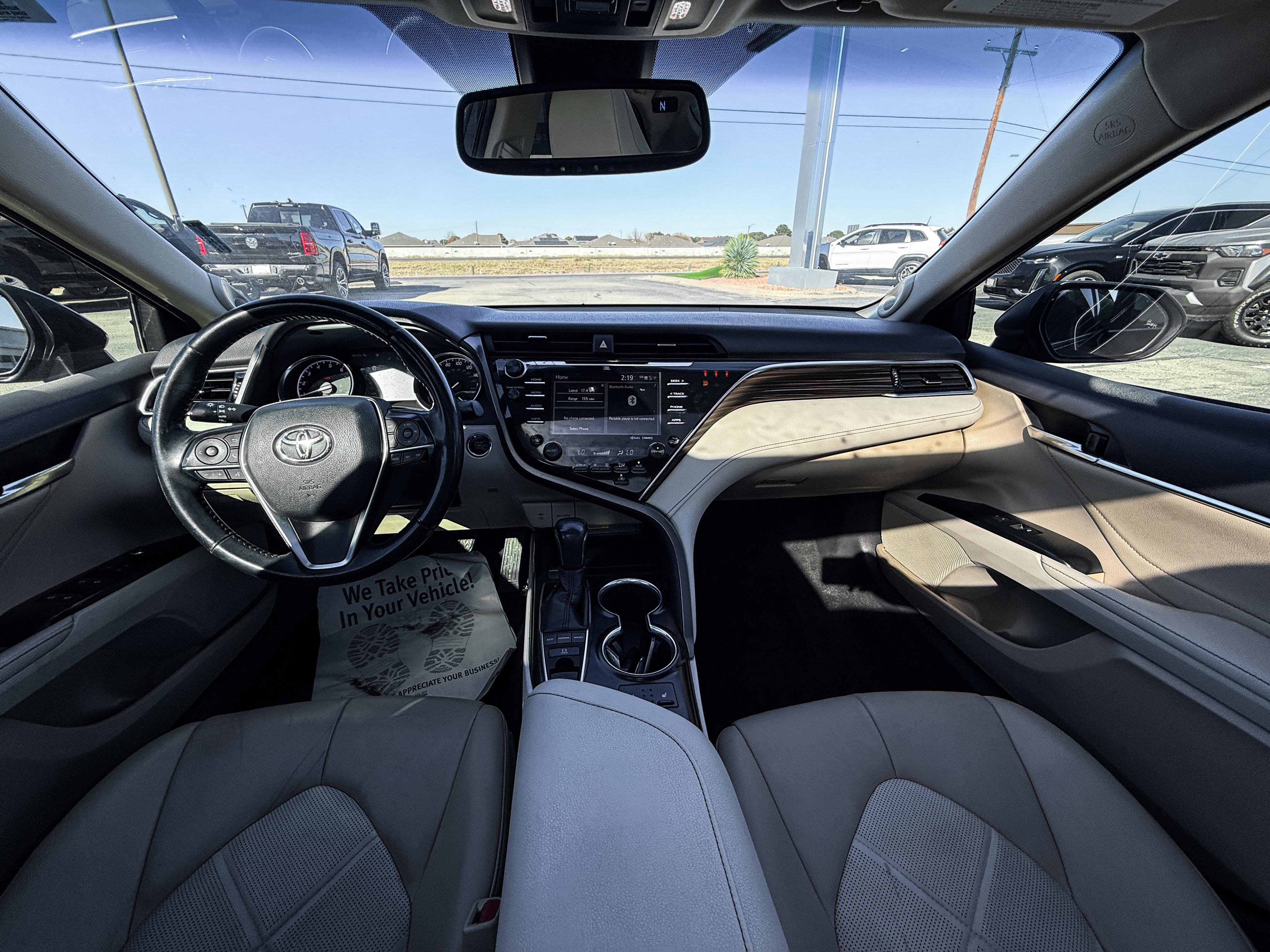 Used 2018 Toyota Camry XLE image 10