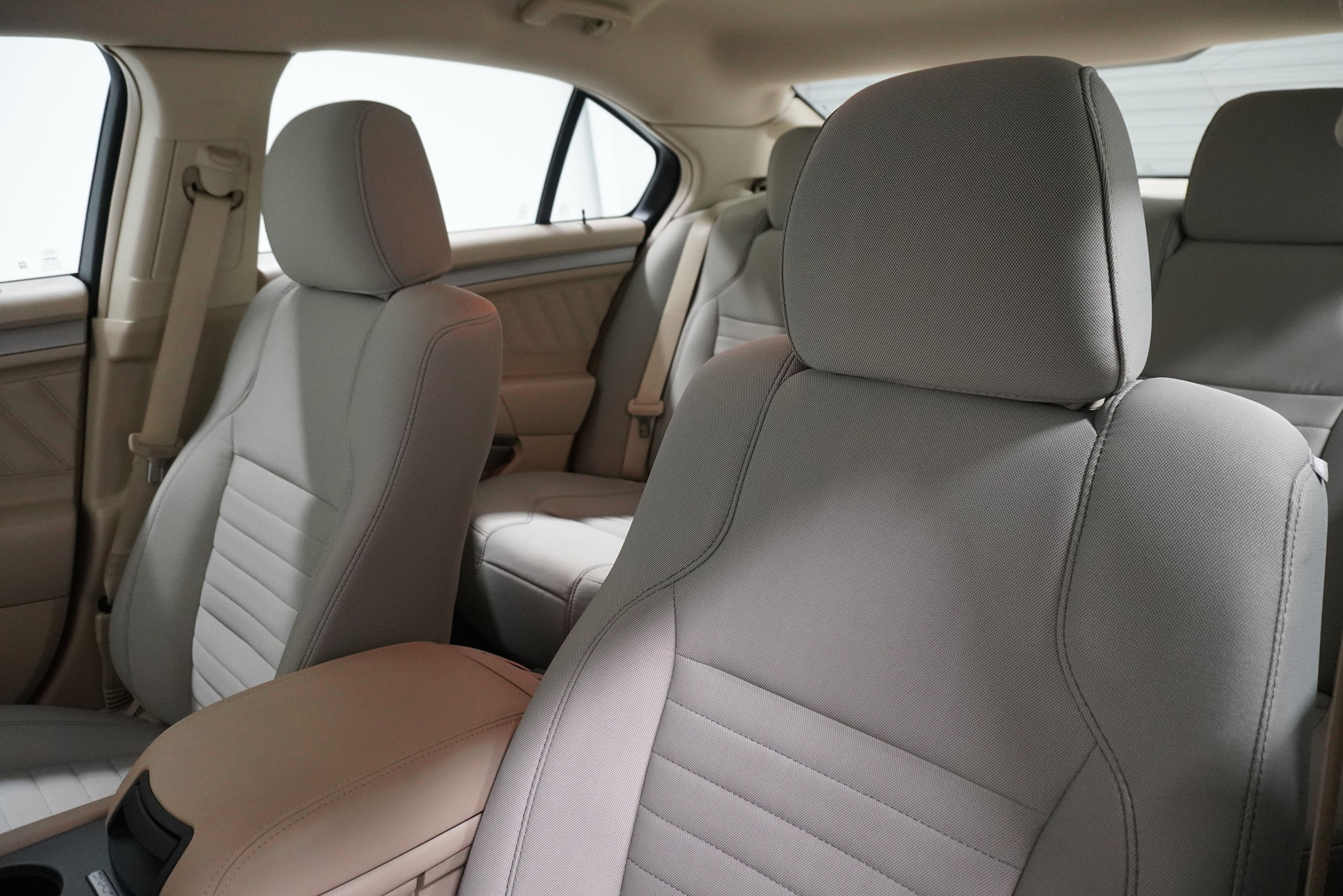 Used 2018 Ford Taurus SE image 10