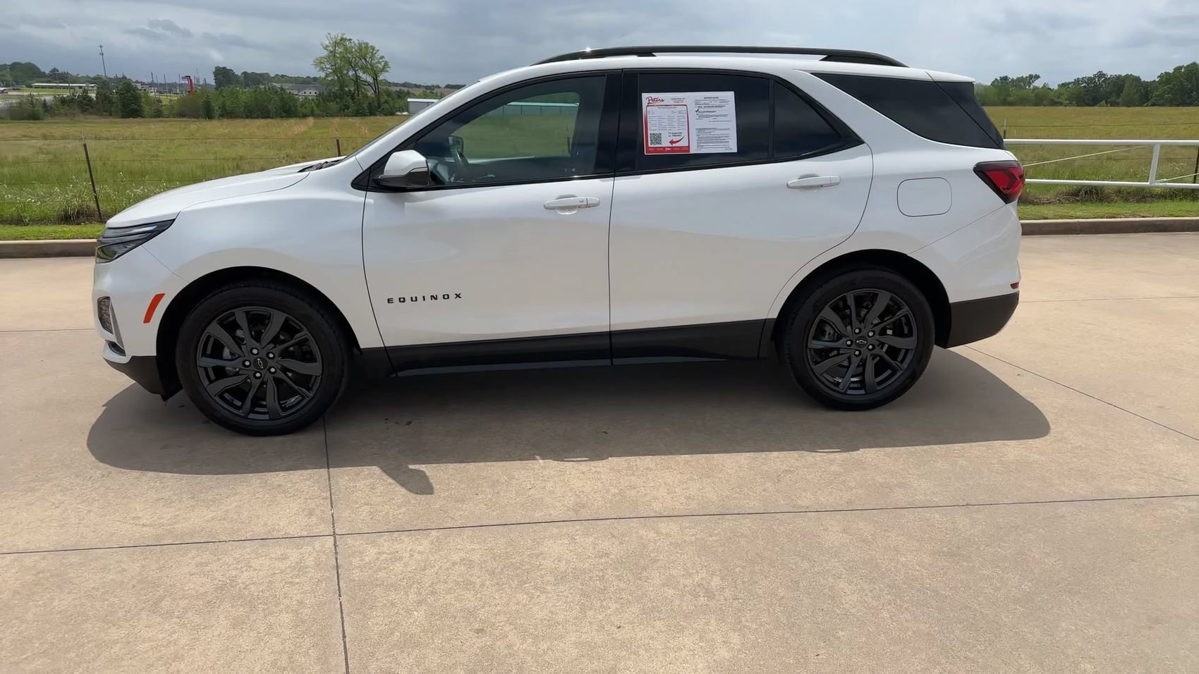 Used 2022 Chevrolet Equinox RS w/ RS Leather Package FWD image 6