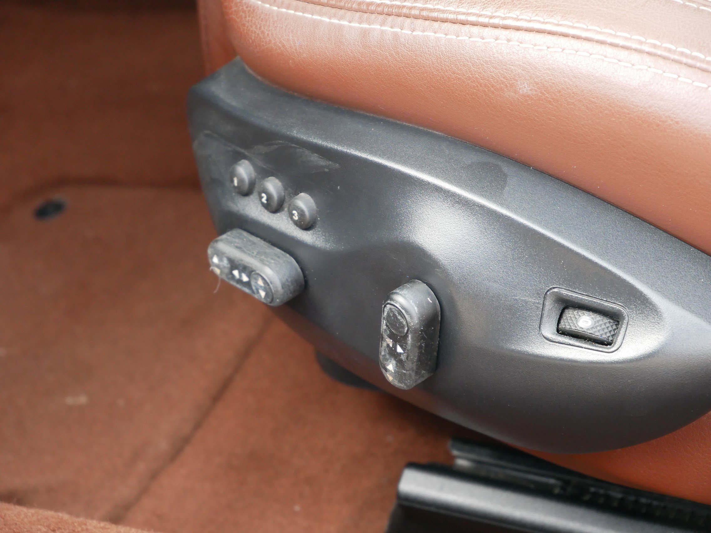 Used 2011 Maserati GranTurismo Convertible RWD image 16