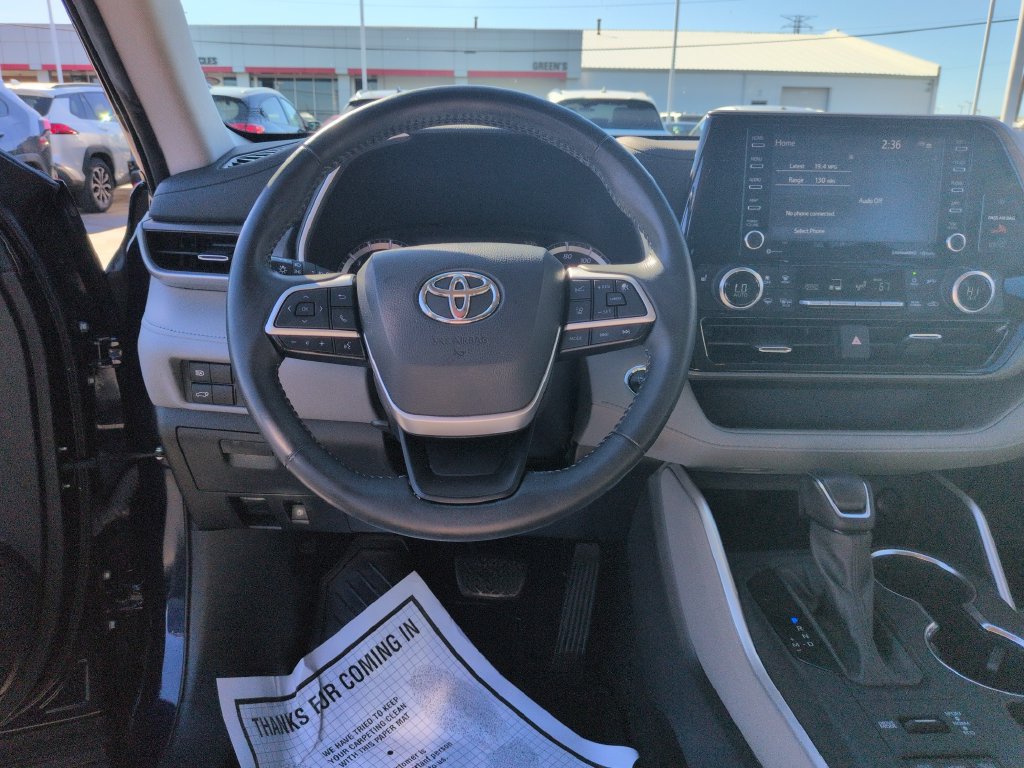 Certified 2022 Toyota Highlander XLE AWD/4WD image 13
