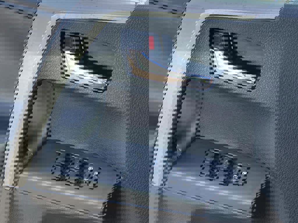 Used 2017 Toyota RAV4 XLE image 16