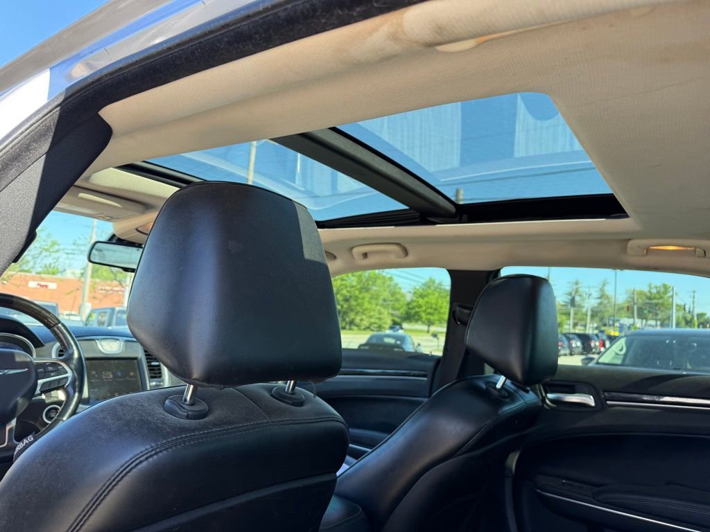 Used 2016 Chrysler 300 C image 23