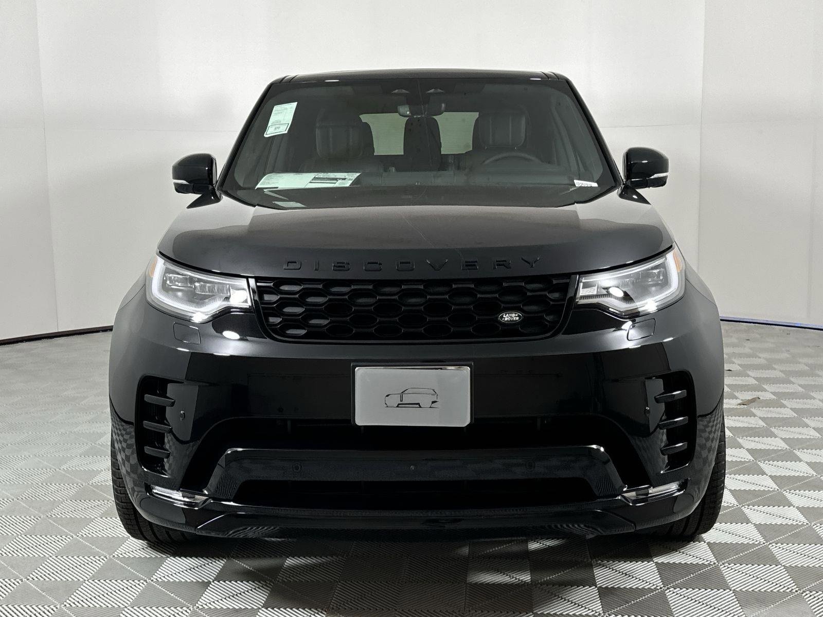 Certified 2025 Land Rover Discovery Dynamic SE image 8