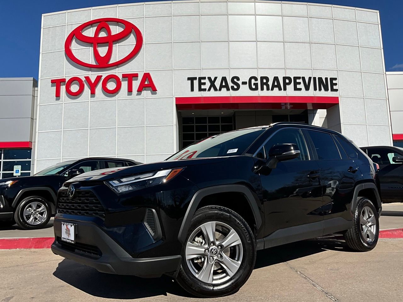 Used 2025 Toyota RAV4 XLE image 2