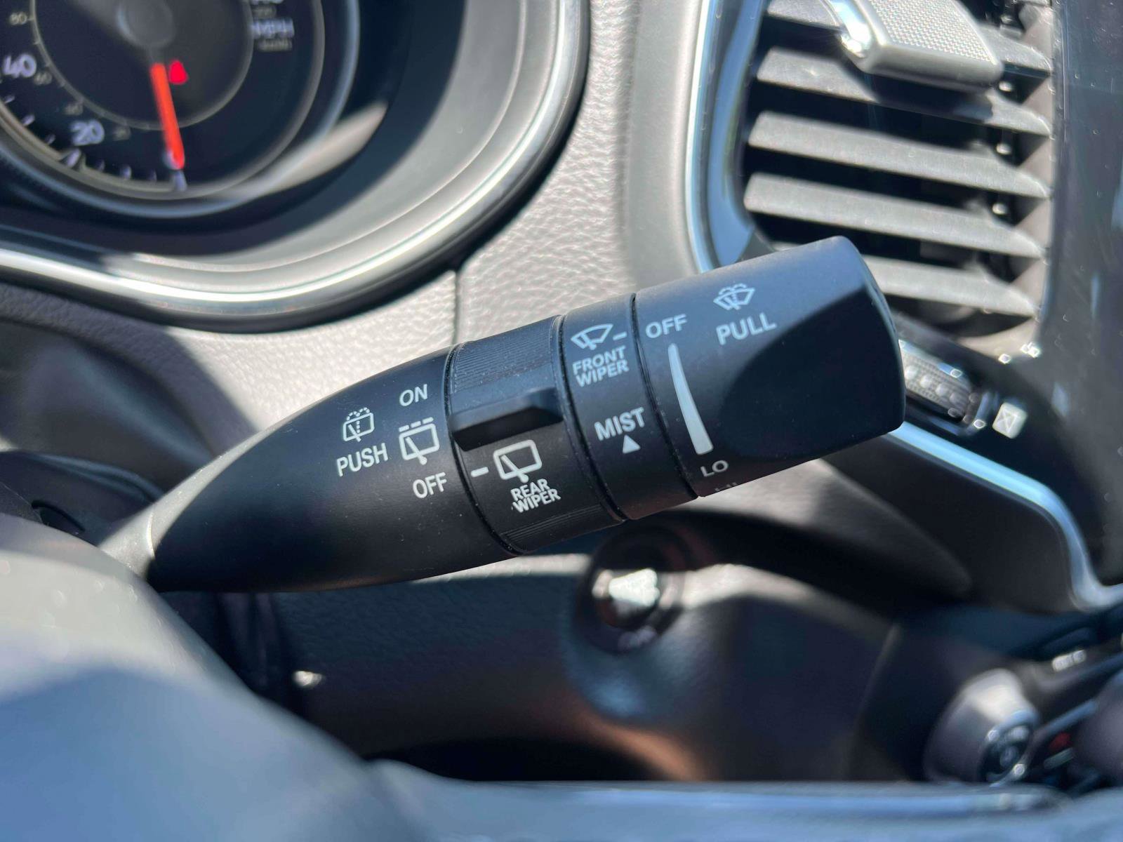 Used 2022 Jeep Cherokee Limited AWD/4WD image 20