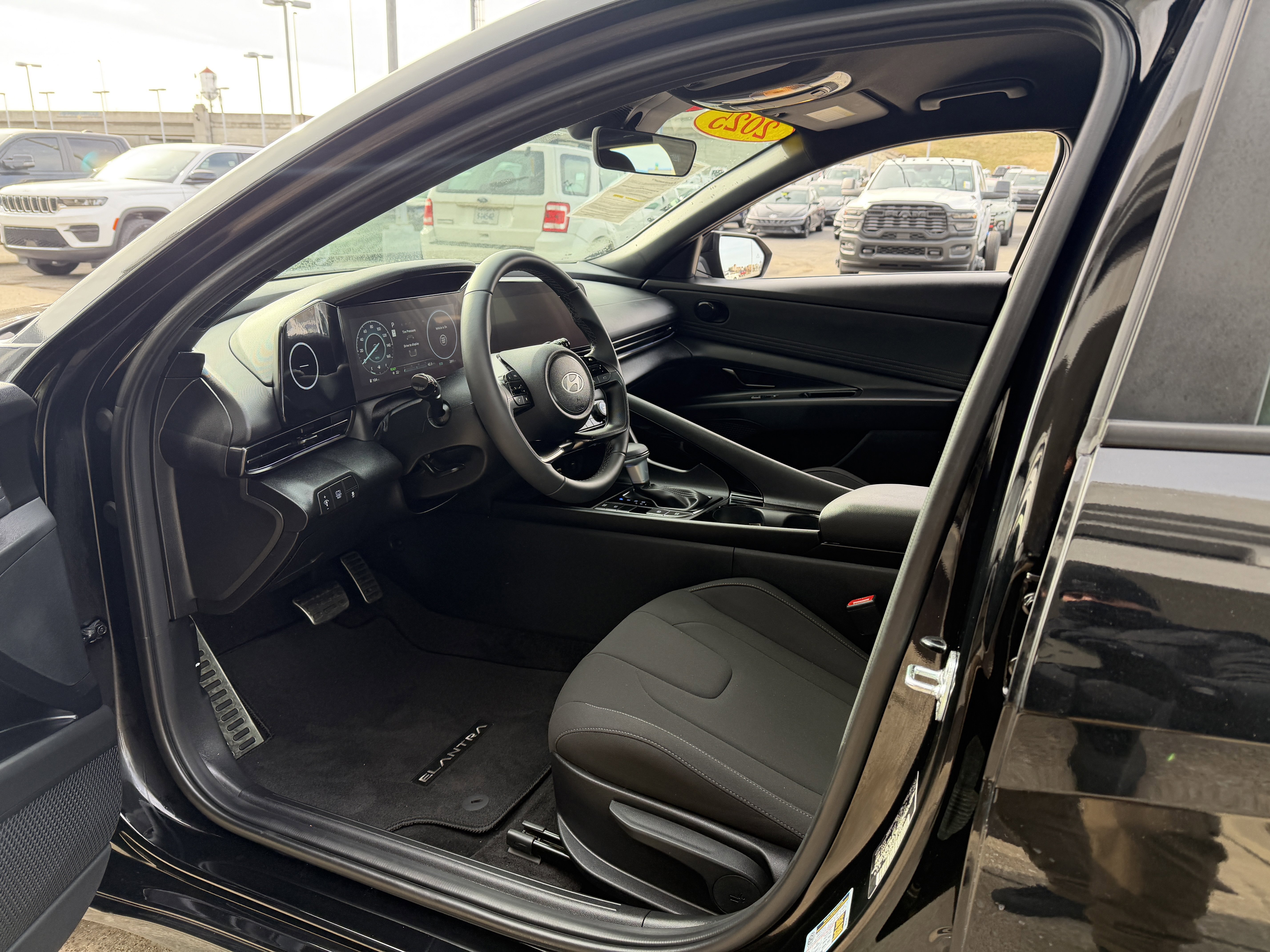 Certified 2025 Hyundai Elantra SEL image 23