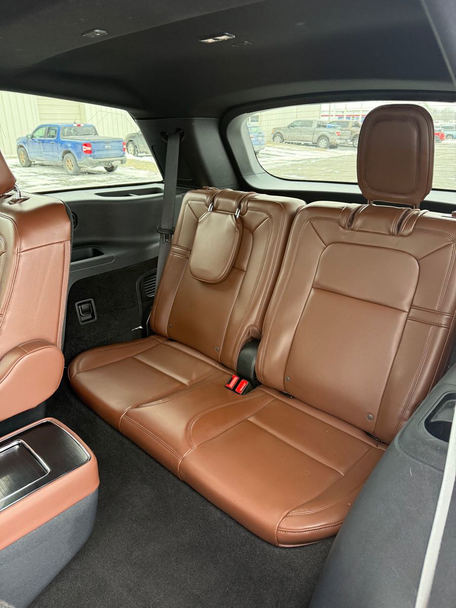Used 2025 Lincoln Aviator Reserve w/ Equipment Group 201A image 13