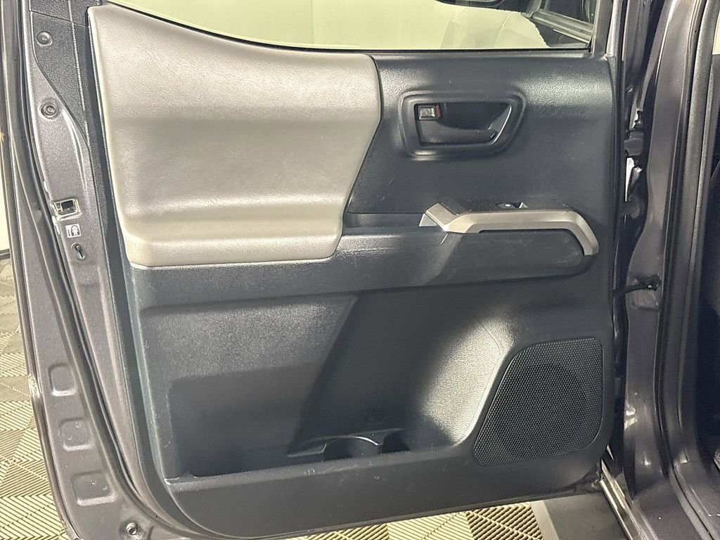 Used 2016 Toyota Tacoma SR5 image 18
