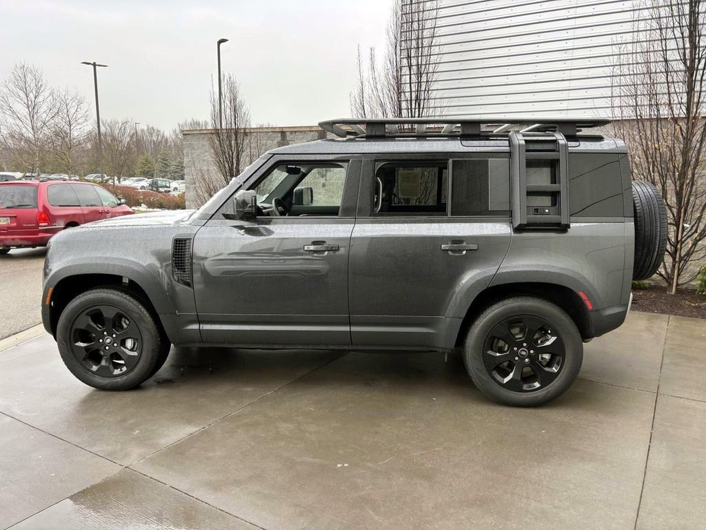 Used 2025 Land Rover Defender 110 S image 38