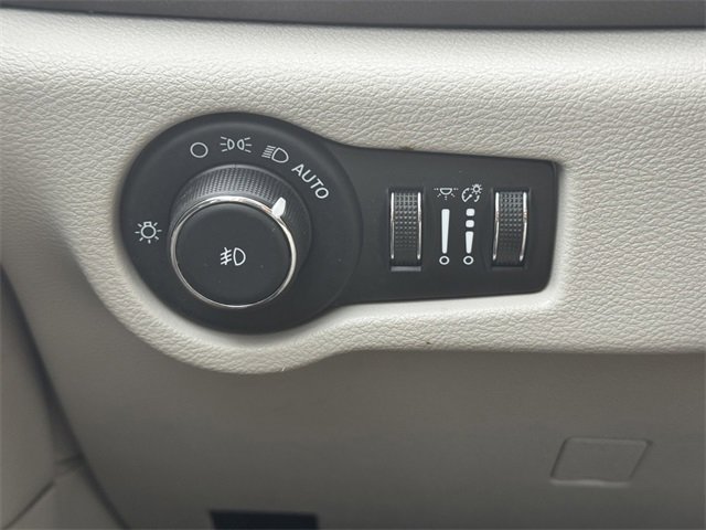 Certified 2021 Chrysler Pacifica Touring image 22