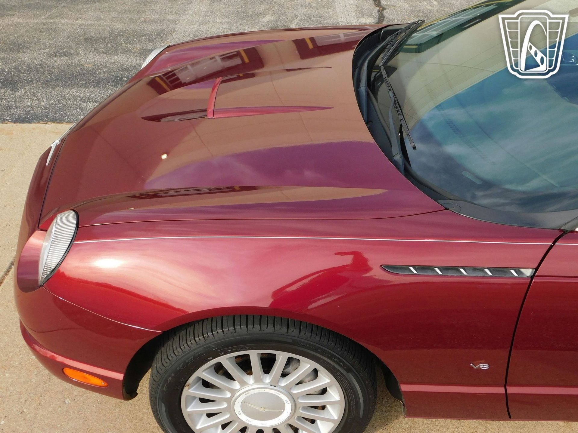 Used 2004 Ford Thunderbird image 31