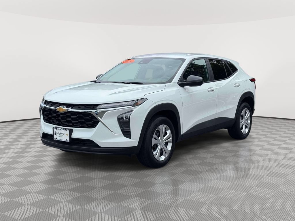 Used 2026 Chevrolet Trax LS FWD image 3