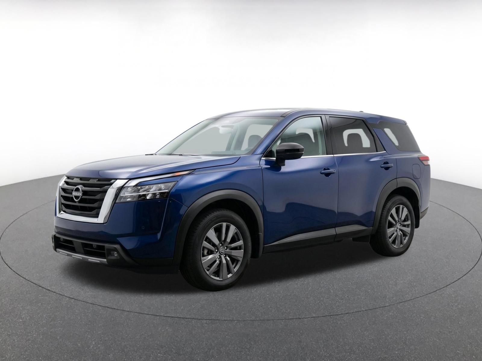 Used 2025 Nissan Pathfinder SV FWD image 3