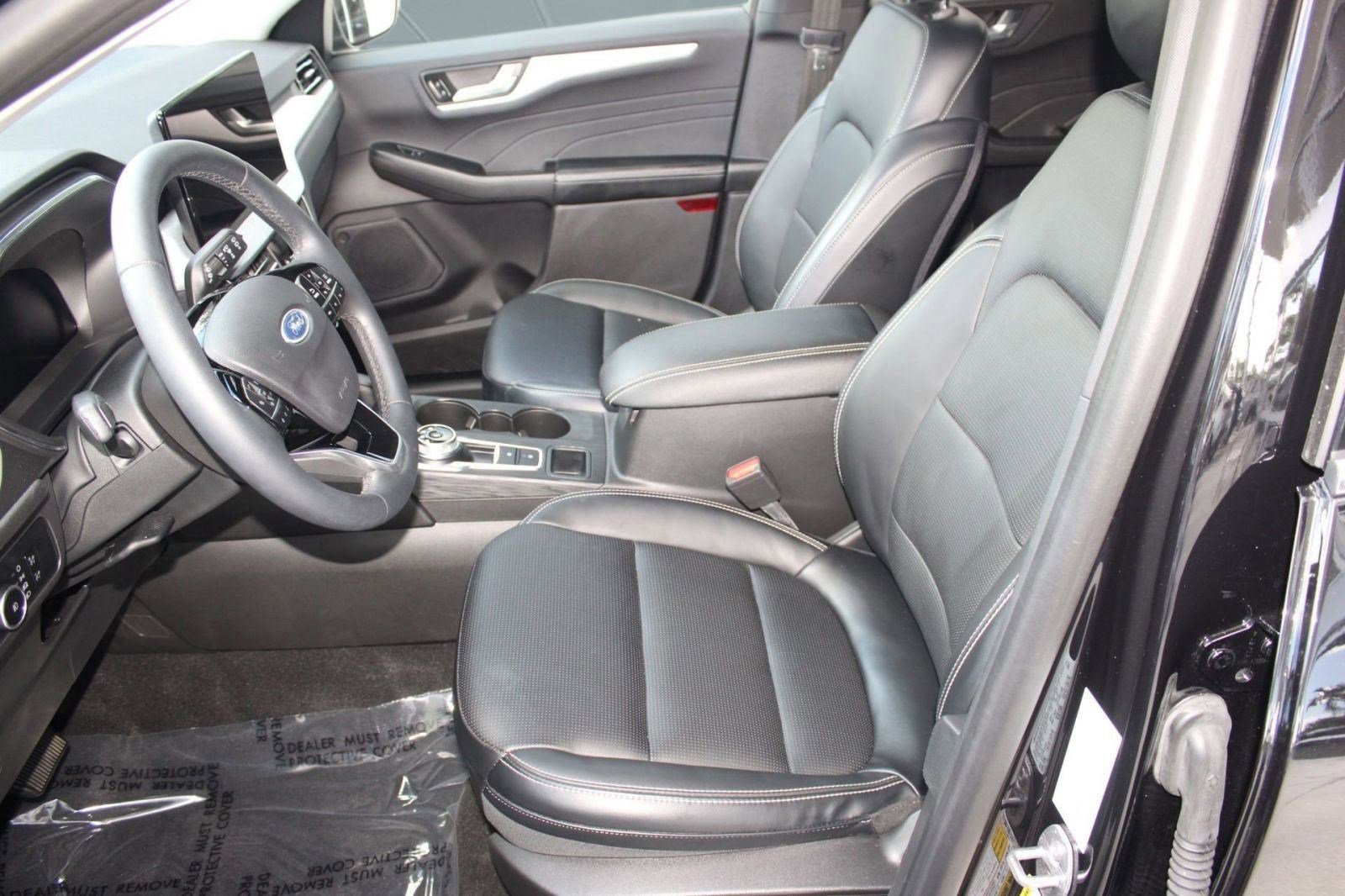 Used 2023 Ford Escape Platinum image 5