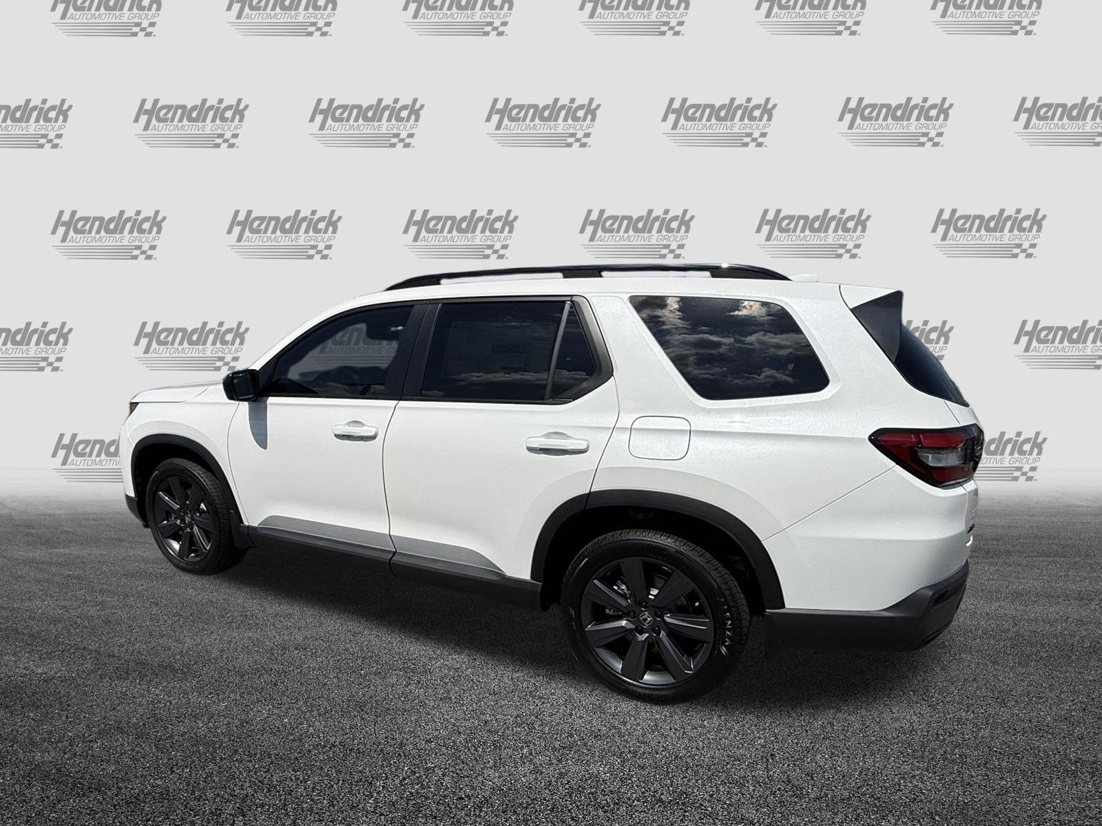 New 2026 Honda Pilot Sport image 9