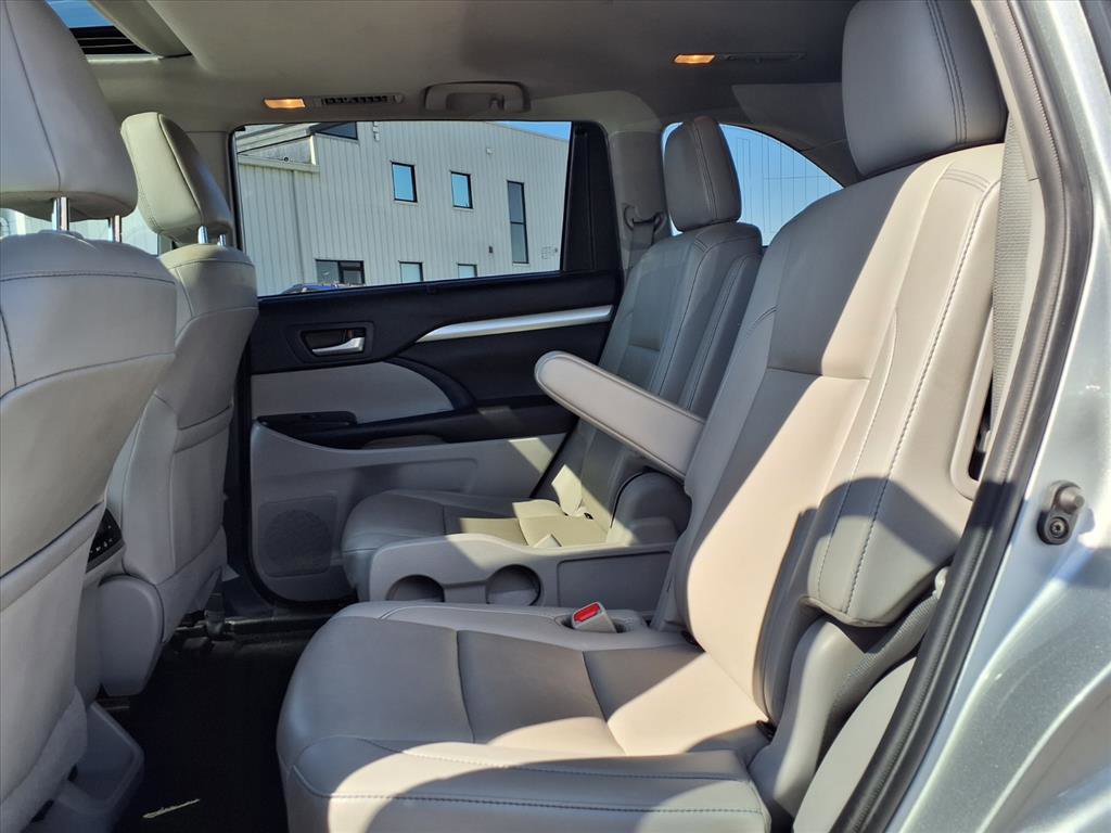 Used 2019 Toyota Highlander XLE image 11