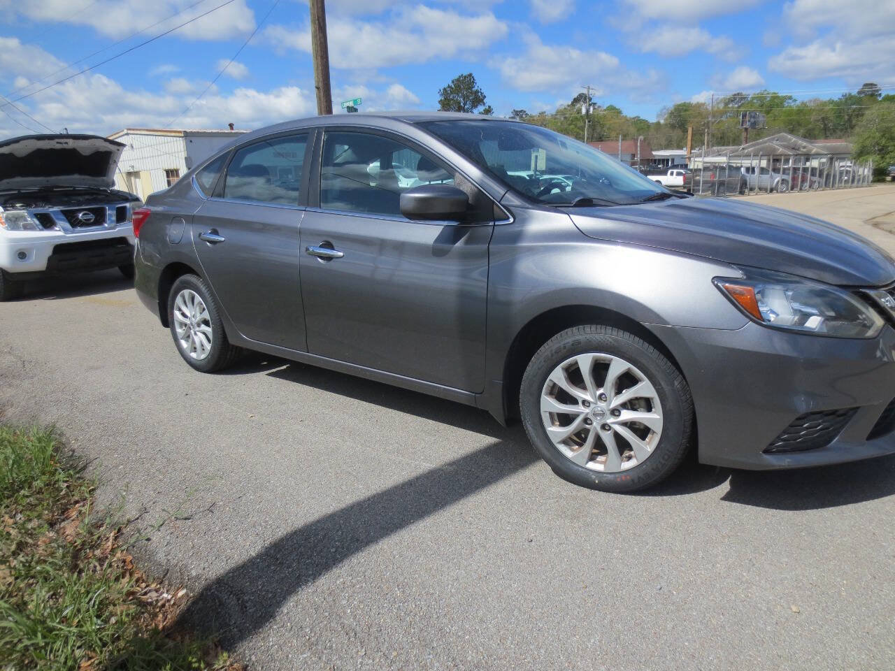 Used 2019 Nissan Sentra SV FWD image 1
