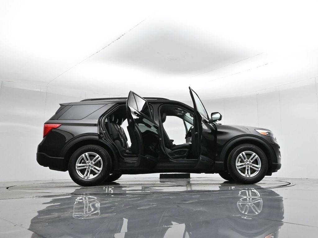 Certified 2022 Ford Explorer XLT w/ Equipment Group 202A image 8