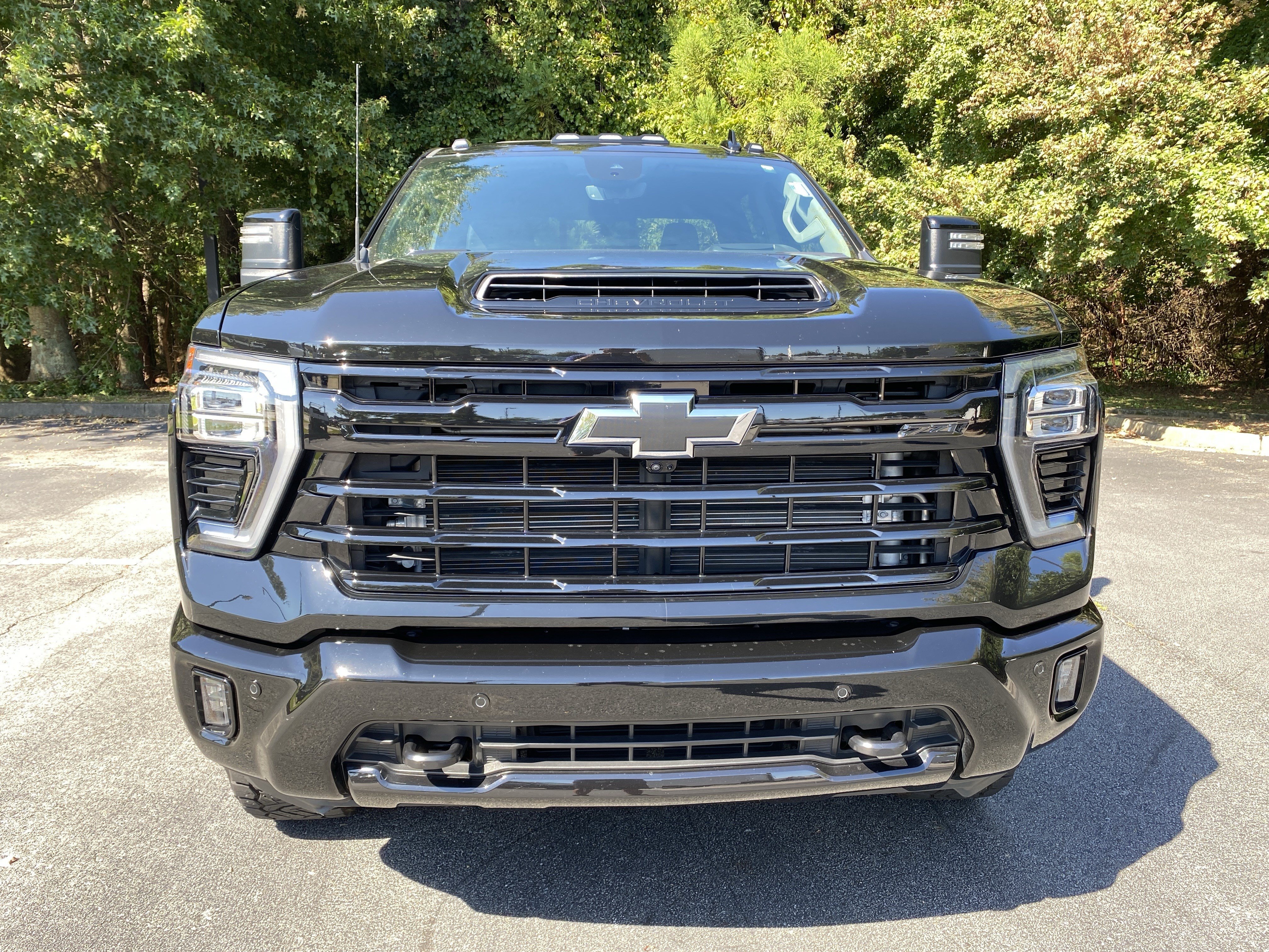 Used 2024 Chevrolet Silverado 2500 LTZ w/ LTZ Plus Package AWD/4WD image 3