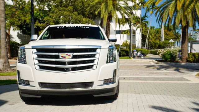 Used 2019 Cadillac Escalade ESV Premium Luxury image 8