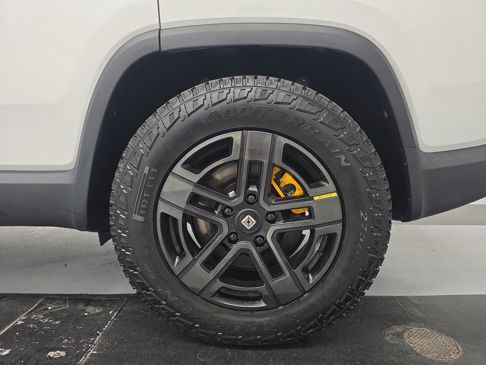 Used 2024 Rivian R1S Adventure AWD/4WD image 10