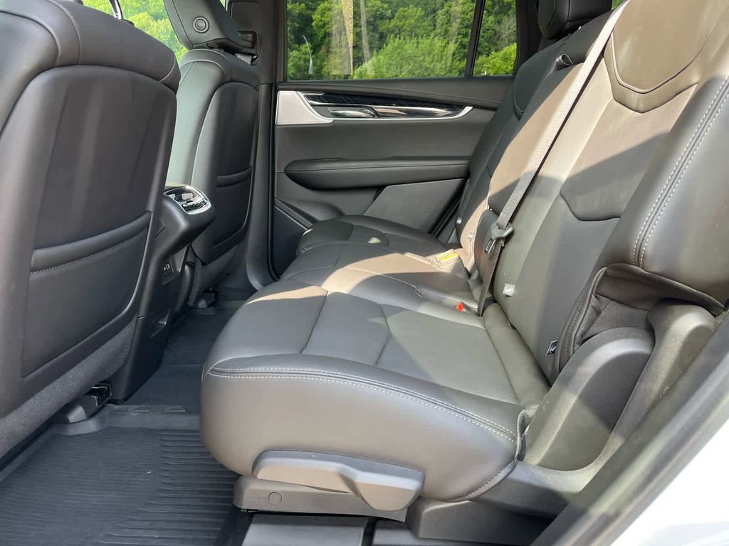 Used 2023 Cadillac XT6 Premium Luxury w/ Technology Package AWD/4WD image 19