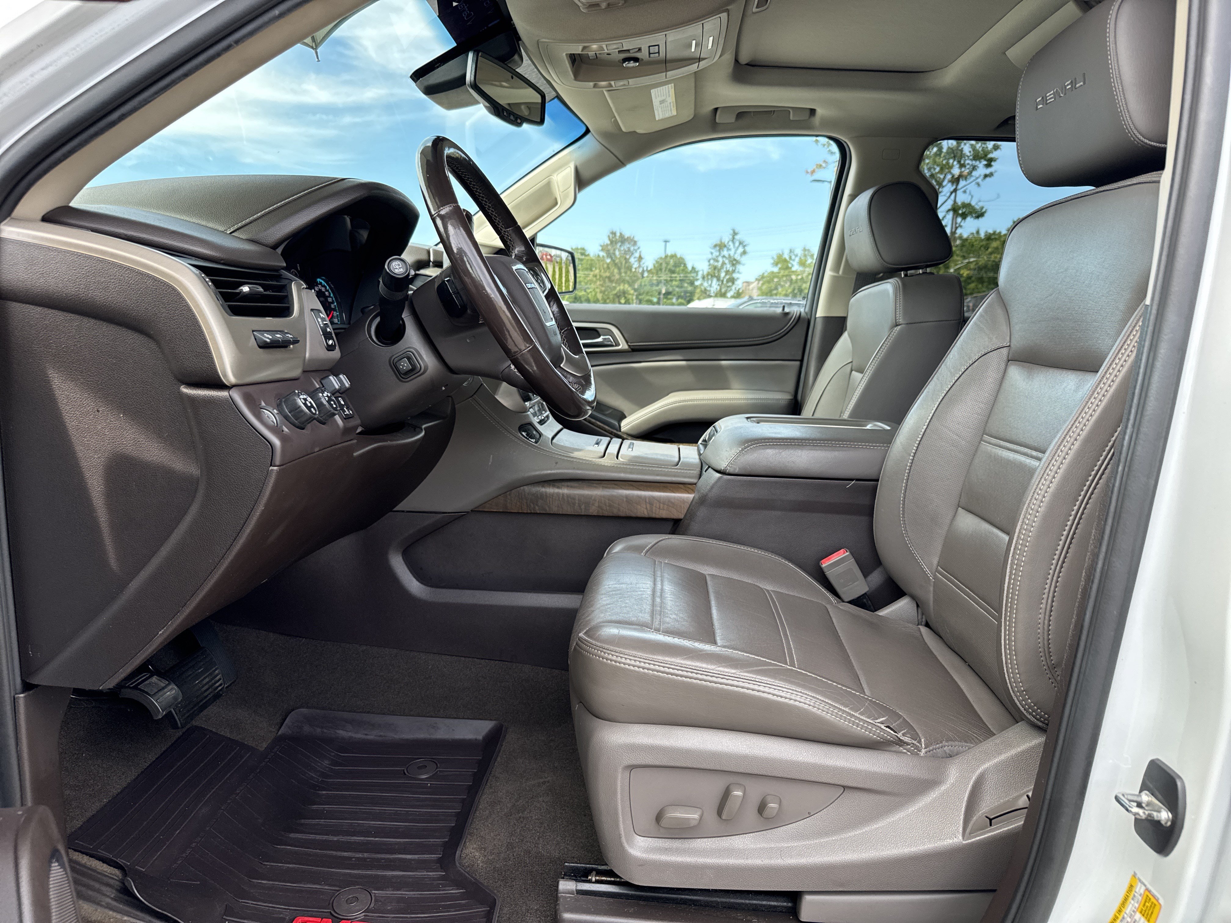 Used 2018 GMC Yukon XL Denali w/ Open Road Package AWD/4WD image 17