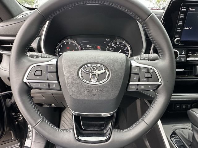 Used 2021 Toyota Highlander XSE FWD image 12