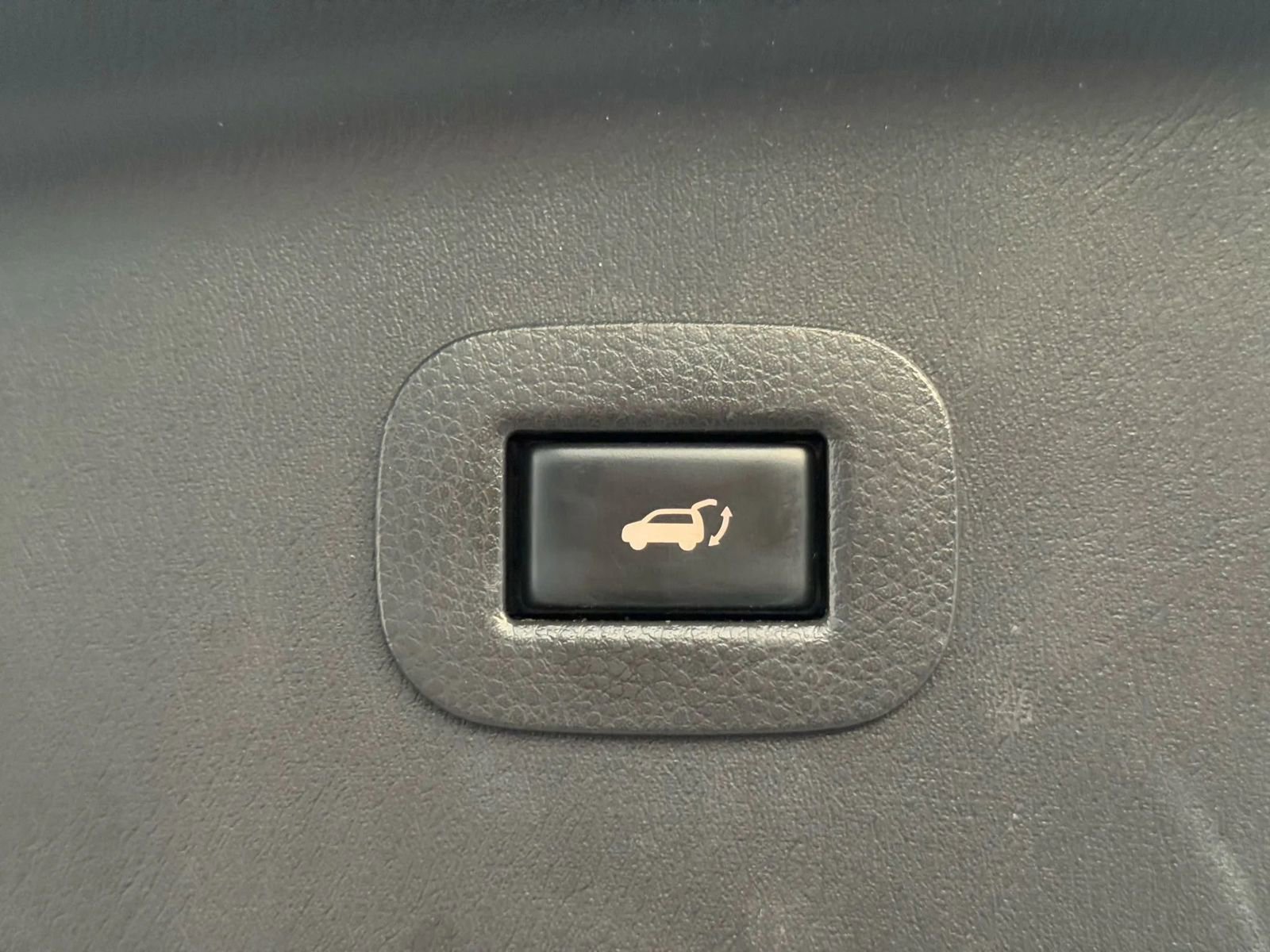 Used 2017 Nissan Armada Platinum w/ Captain Seat Package image 18