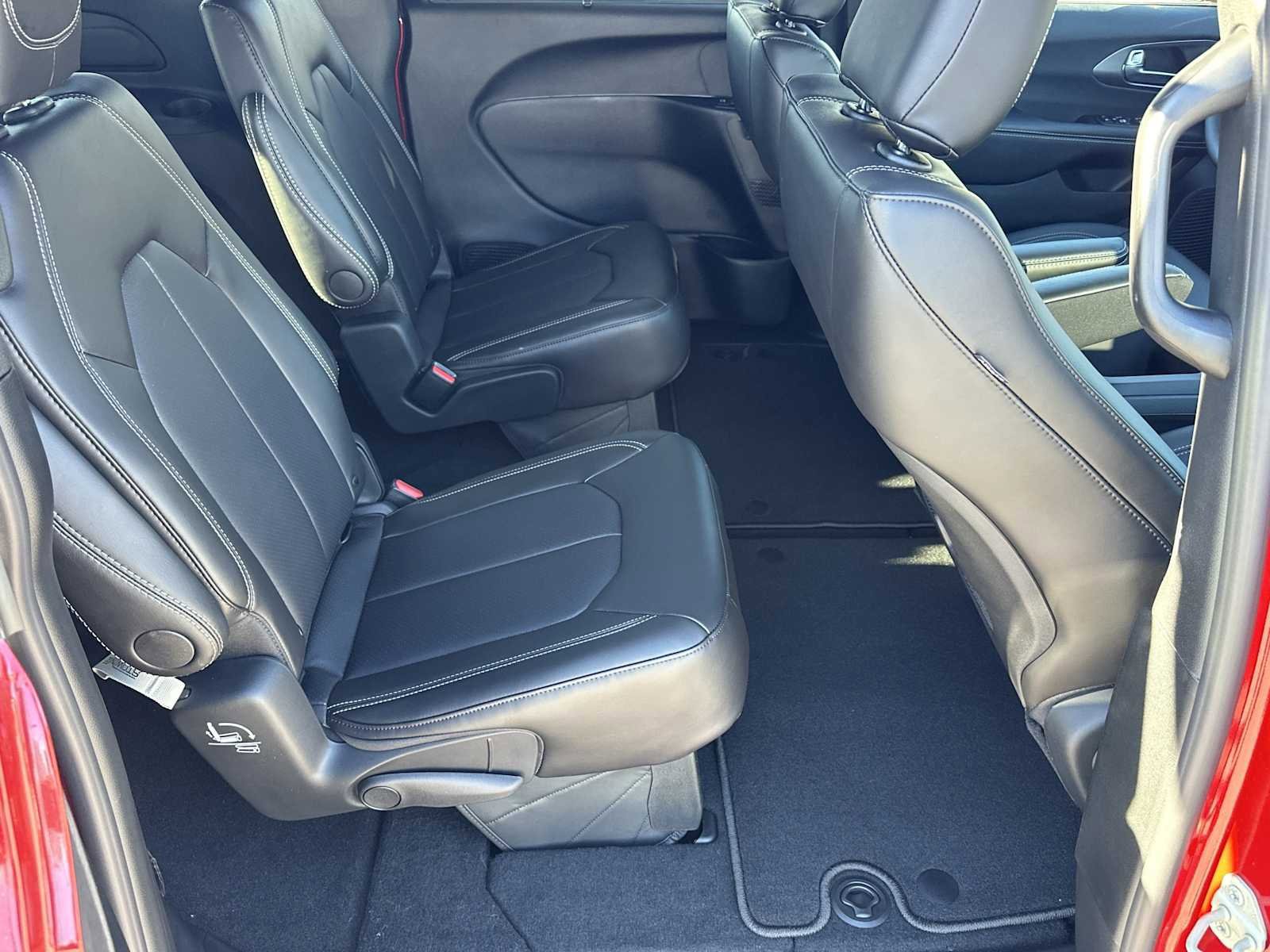 New 2026 Chrysler Pacifica Select FWD image 15