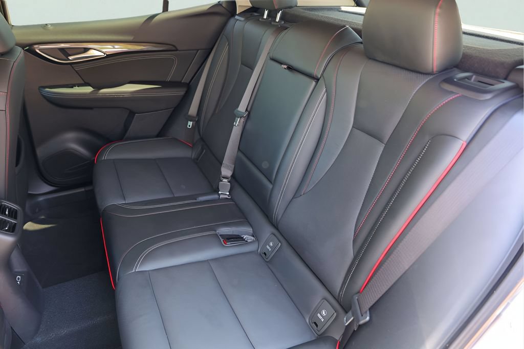 Used 2022 Buick Envision Essence w/ Sport Touring Package FWD image 25