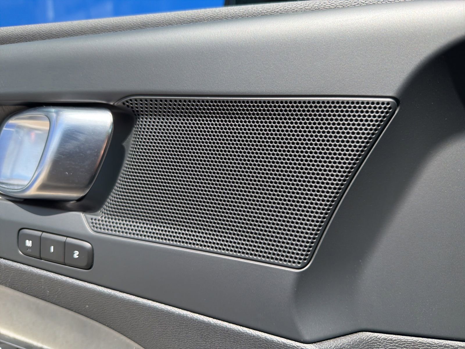 Used 2023 Volvo XC40 B5 Plus w/ Protection Package Premier image 16