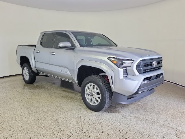 Used 2025 Toyota Tacoma SR5 AWD/4WD image 4