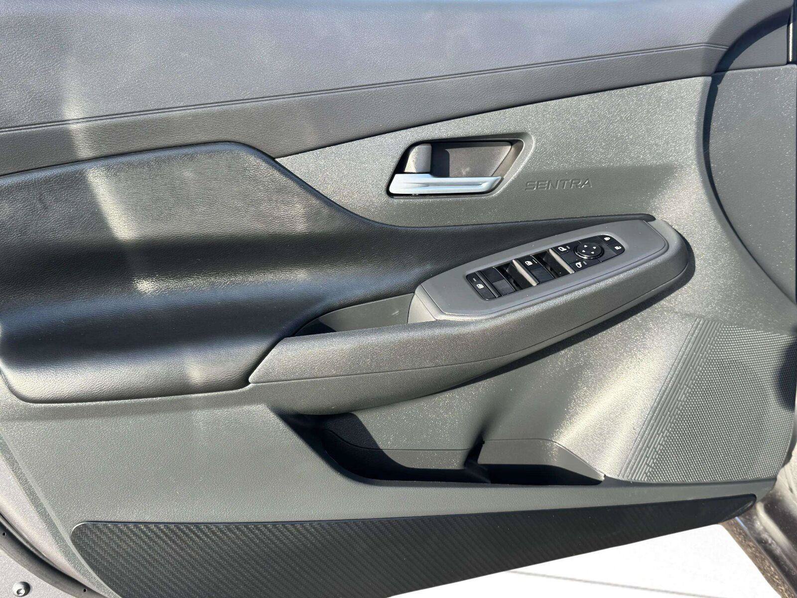 Used 2026 Nissan Sentra SV w/ SV Convenience Package FWD image 11