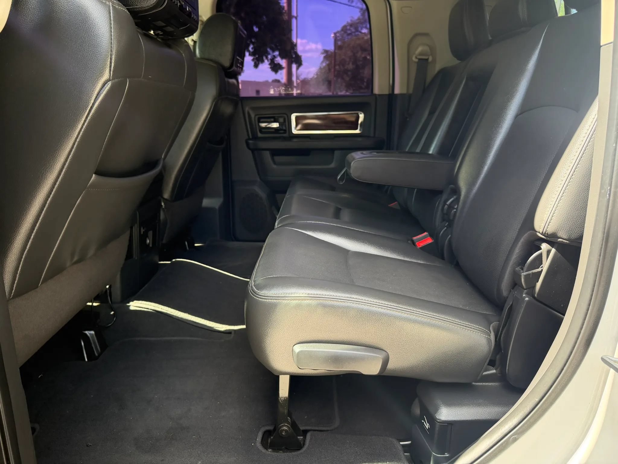 Used 2010 Dodge Ram 3500 Truck Laramie w/ Cold Weather Group AWD/4WD image 10
