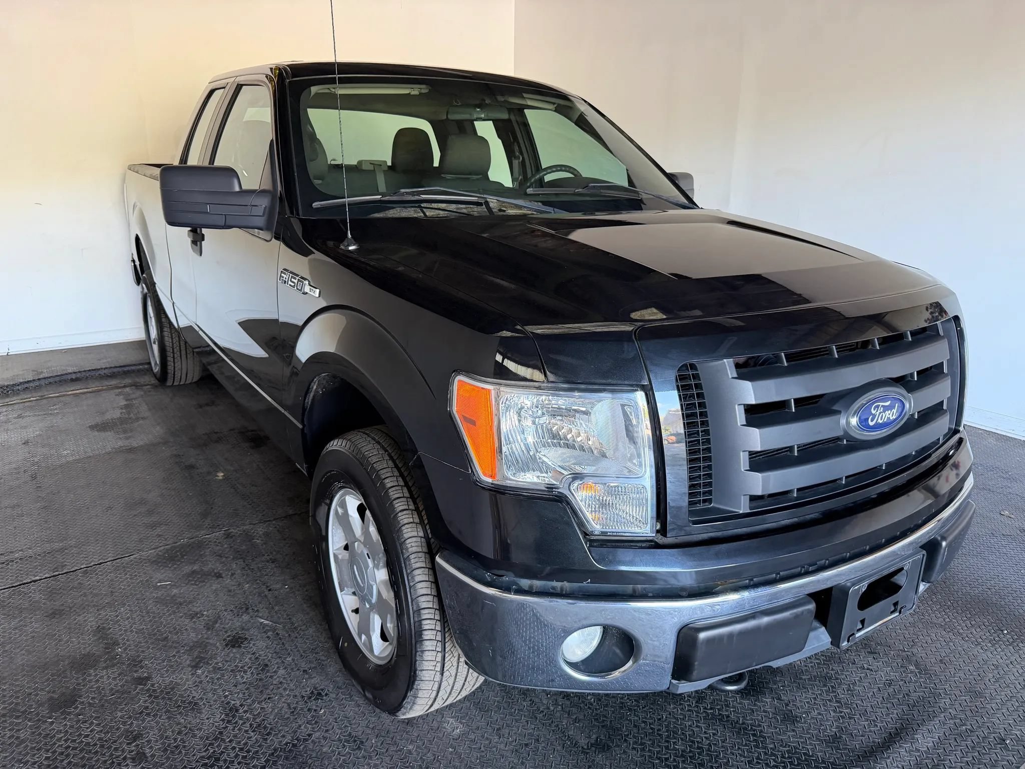 Used 2010 Ford F150 STX AWD/4WD image 4