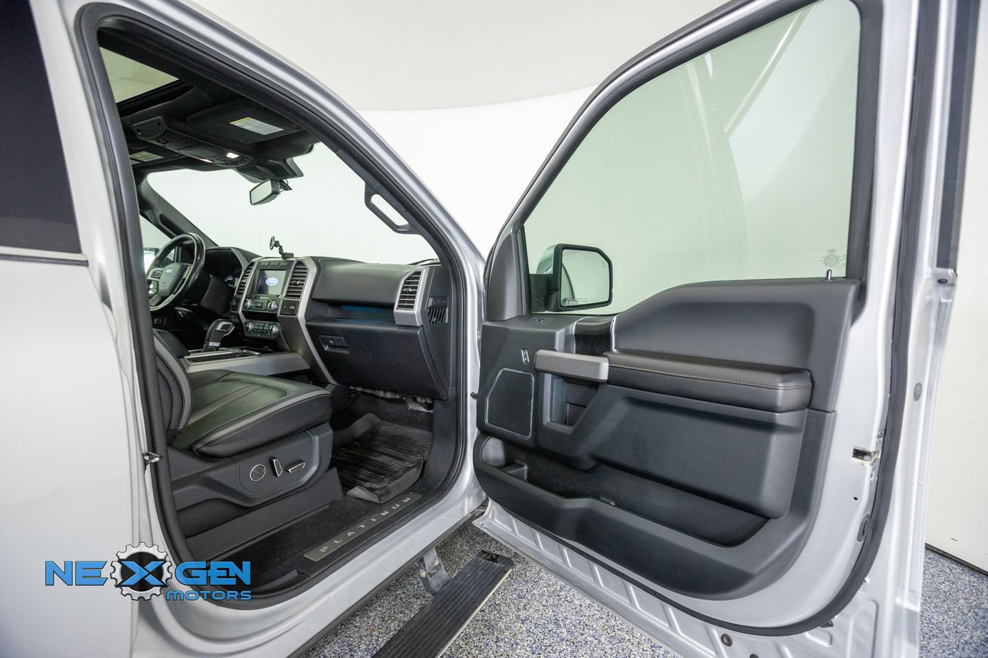Used 2019 Ford F150 Platinum w/ Equipment Group 701A Luxury AWD/4WD image 44