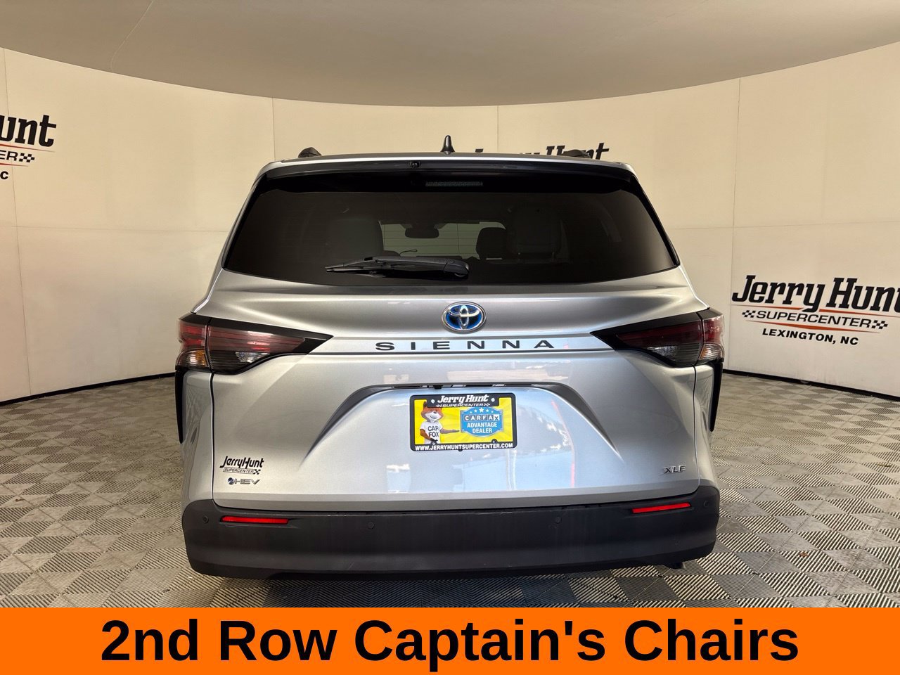 Used 2025 Toyota Sienna XLE FWD image 7