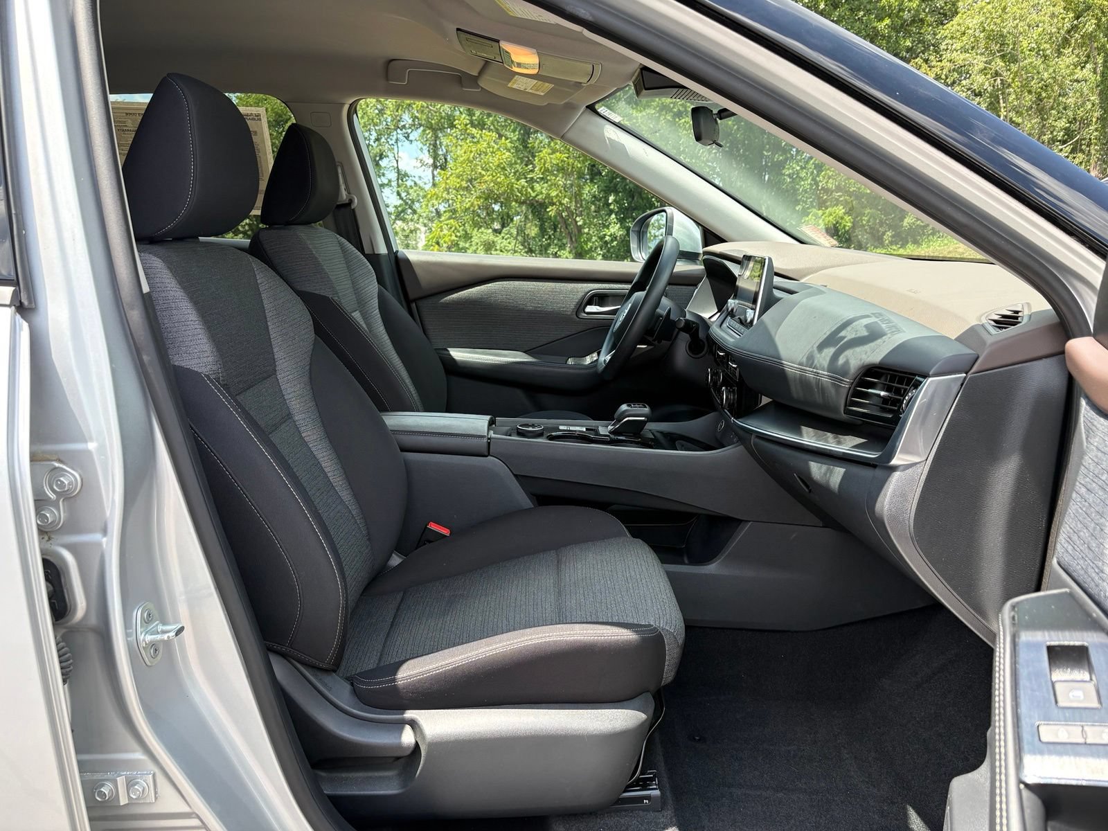 Used 2021 Nissan Rogue SV AWD/4WD image 28