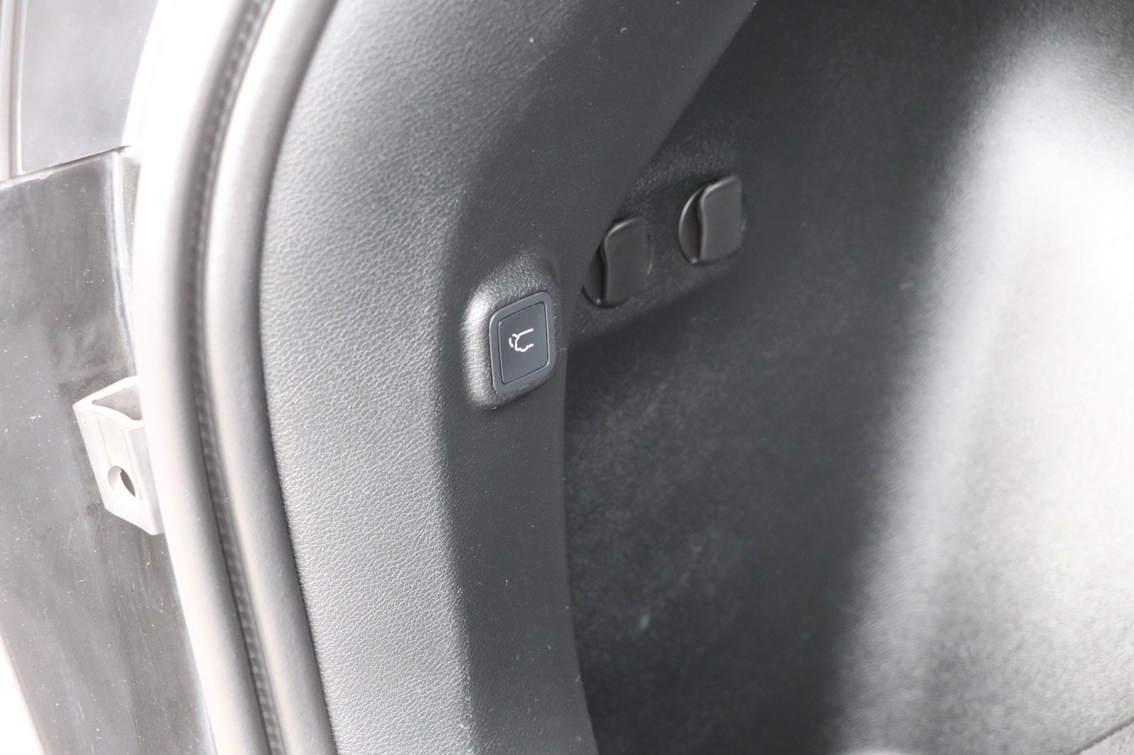 Used 2019 Jeep Cherokee Trailhawk AWD/4WD image 31
