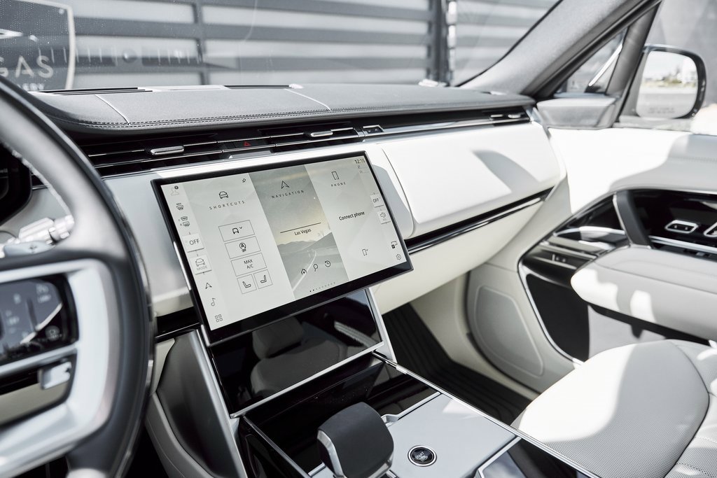 Used 2026 Land Rover Range Rover Long Wheelbase SE image 64