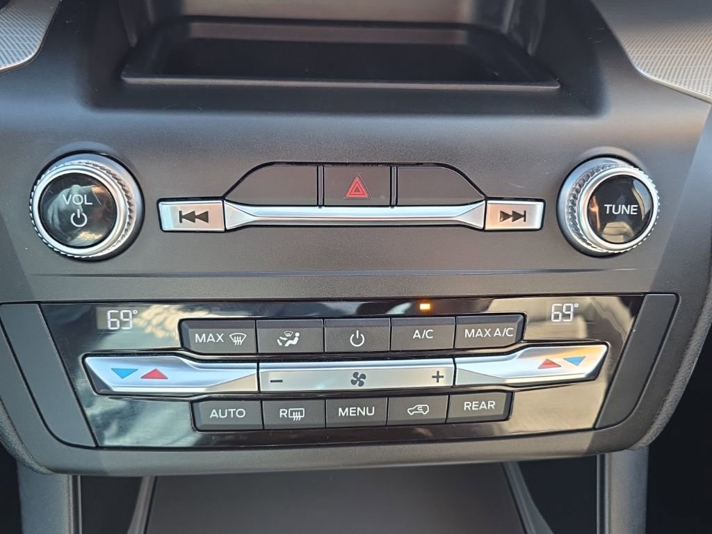 Used 2020 Ford Explorer XLT w/ Equipment Group 202A image 27